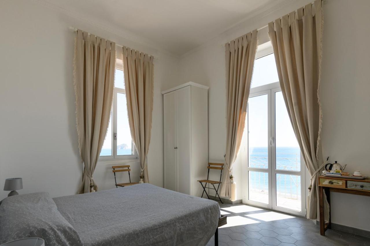 Hotel Miramare Споторно Екстериор снимка