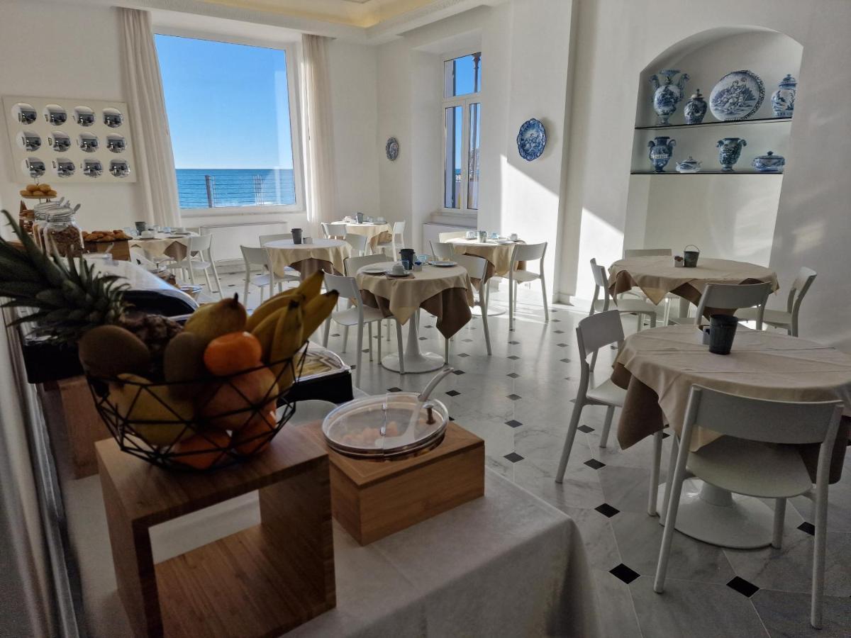 Hotel Miramare Споторно Екстериор снимка