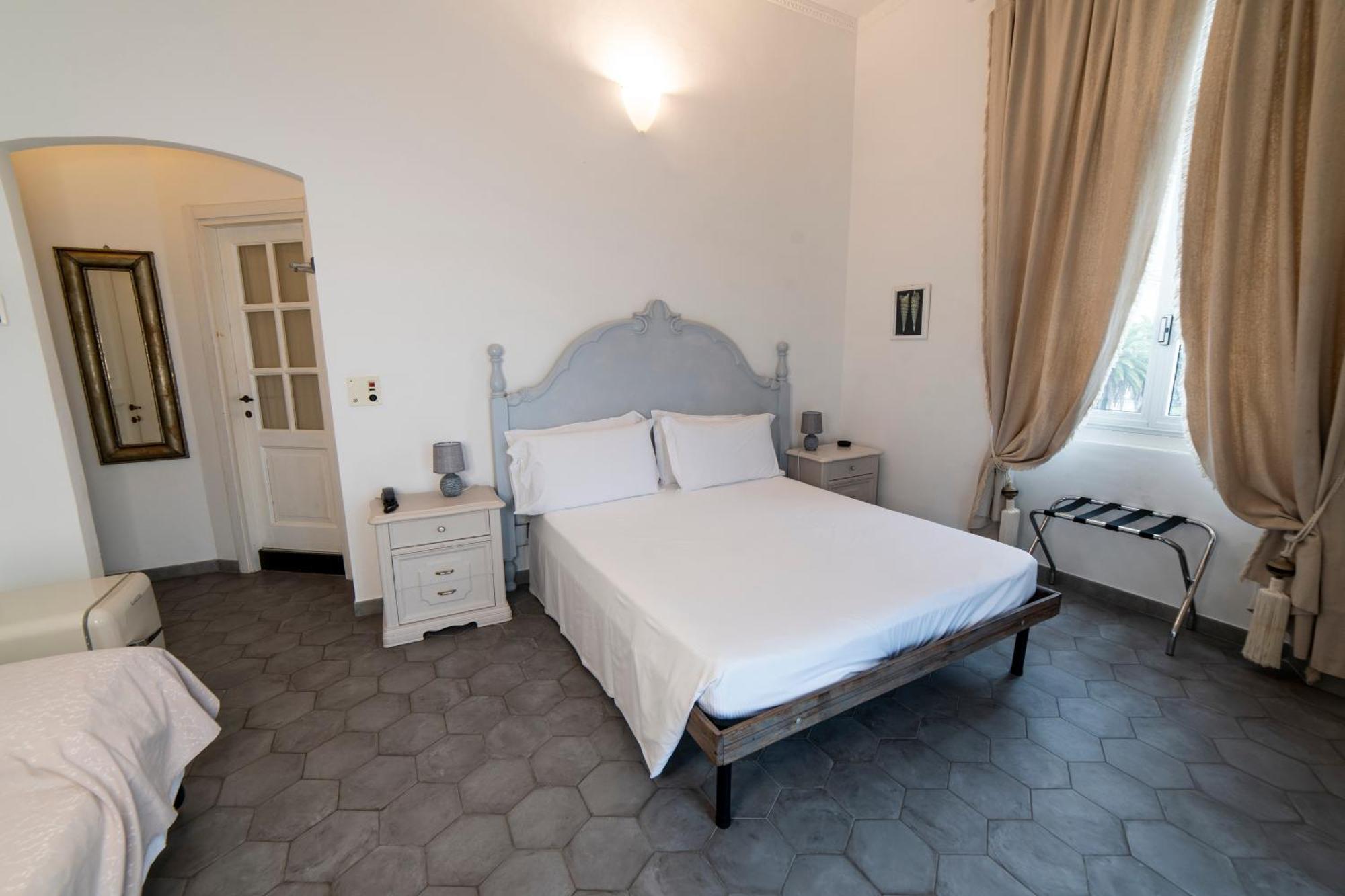 Hotel Miramare Споторно Стая снимка