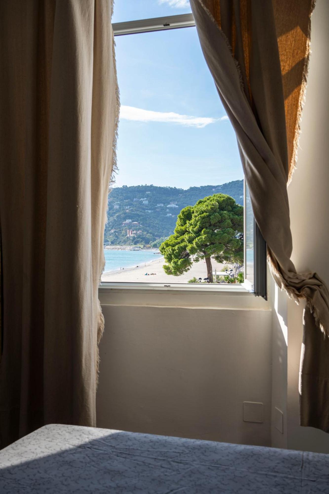 Hotel Miramare Споторно Стая снимка