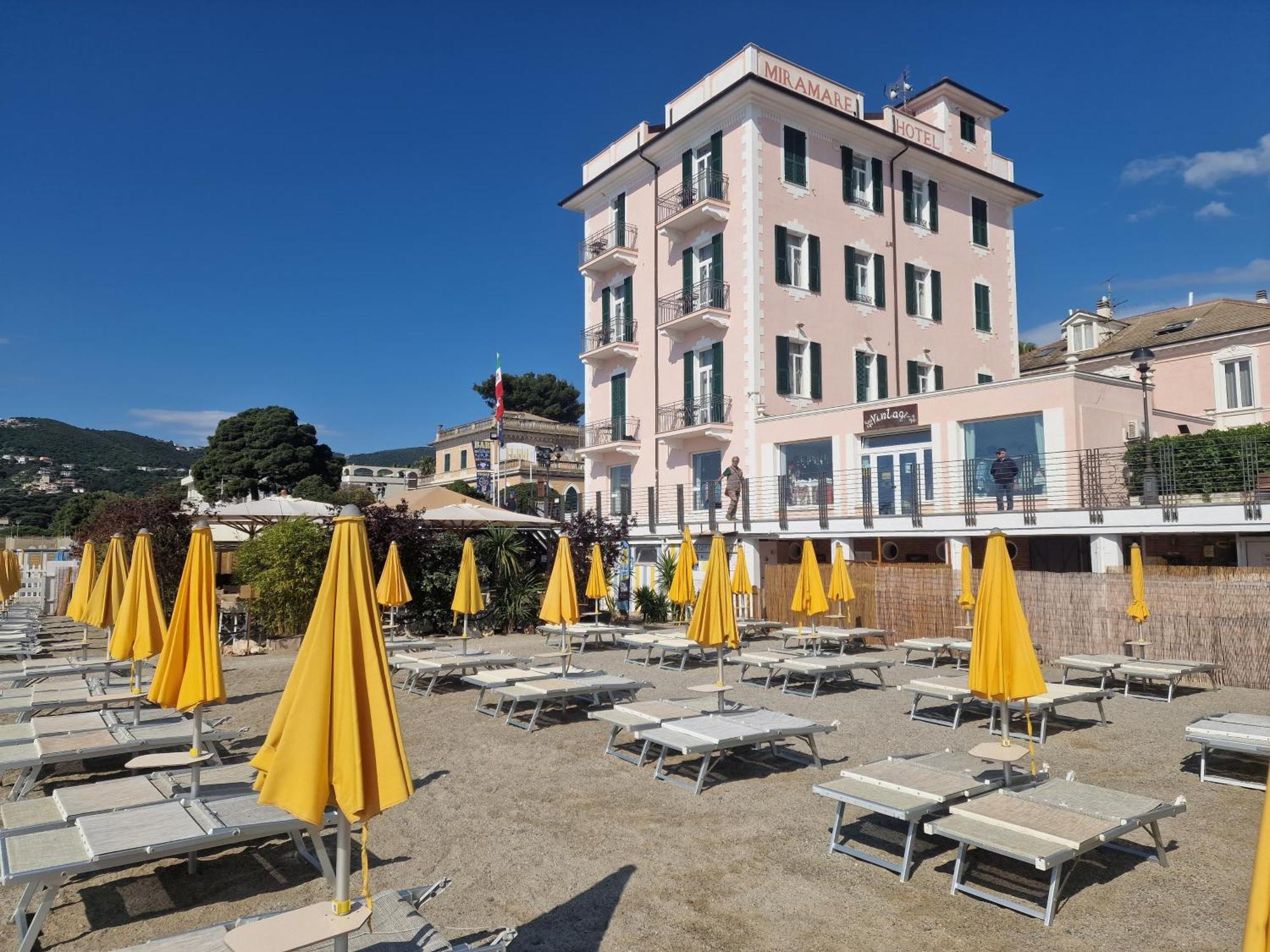 Hotel Miramare Споторно Екстериор снимка