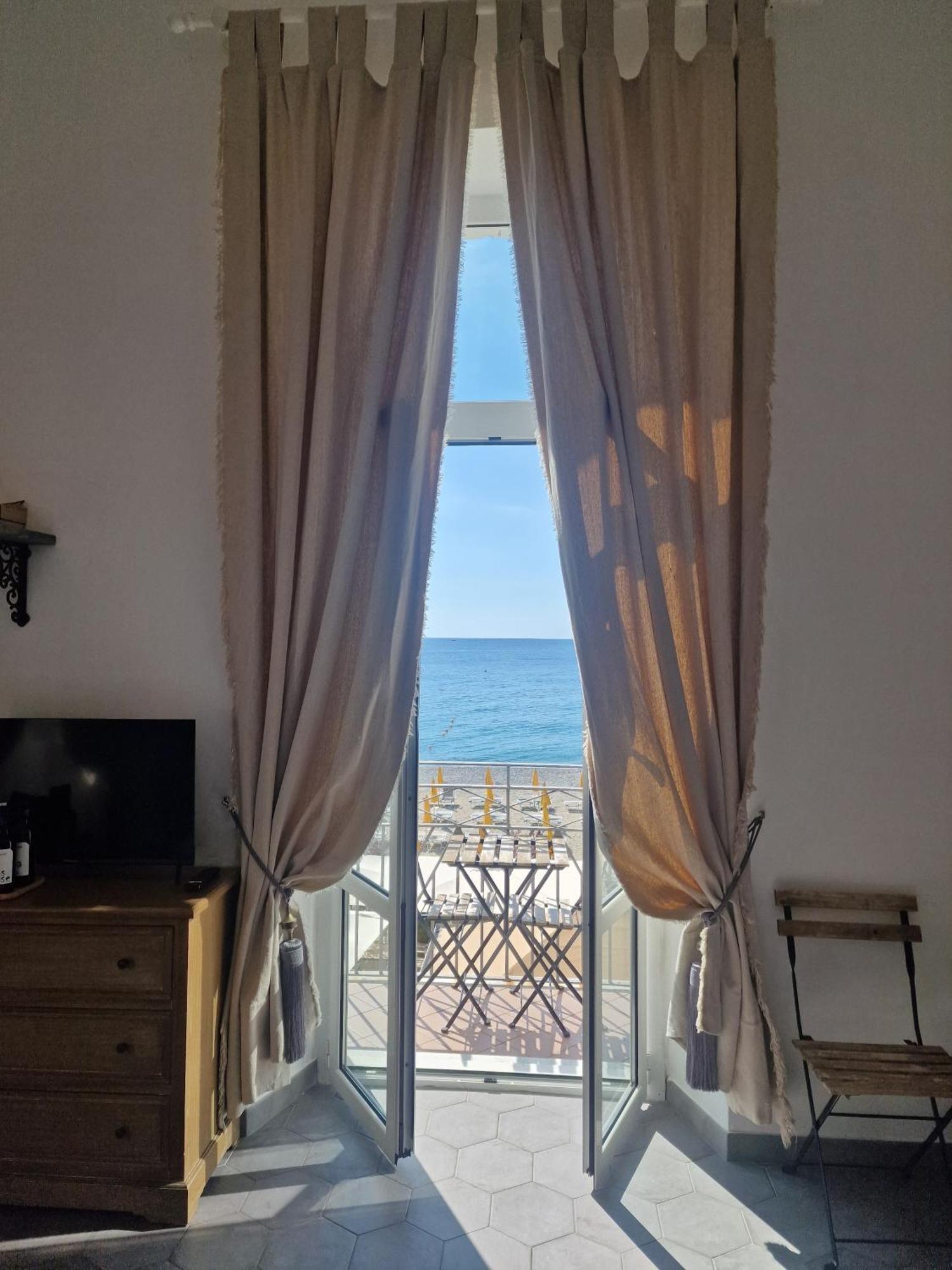 Hotel Miramare Споторно Екстериор снимка